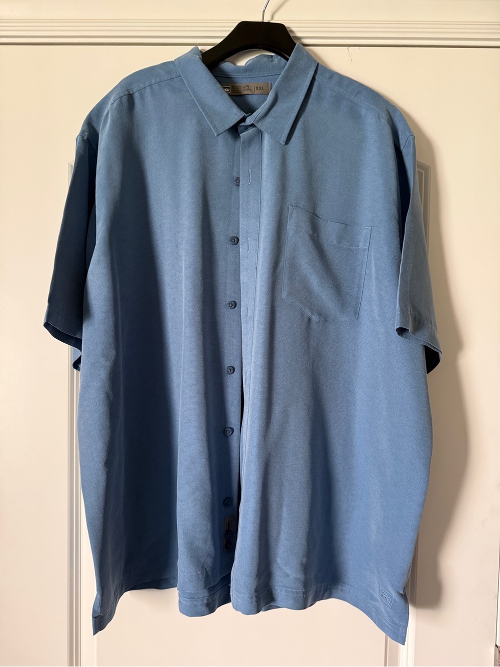 REI Men's Size XXL Short Sleeve Button-Down Shirt in Blue. Gently used. Like new